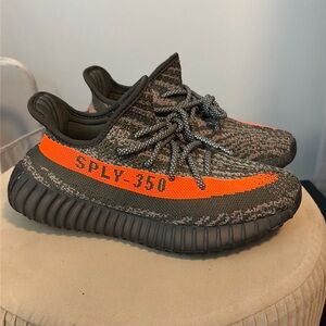 2023 
adidas Yeezy Boost 350 V2 'Carbon Beluga